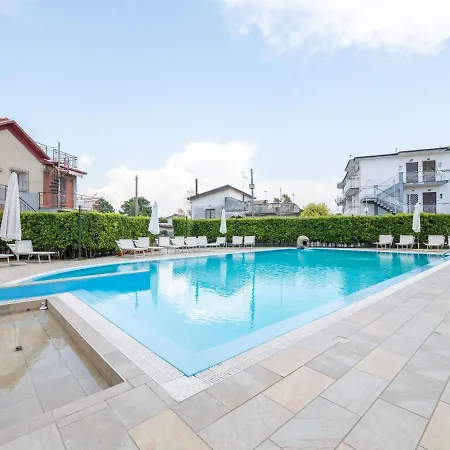Beachside In Villa Paestum